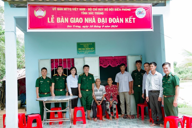 Sóc Trăng: Bàn giao 4 căn nhà đại đoàn kết cho người nghèo khu vực biên giới biển- Ảnh 4.