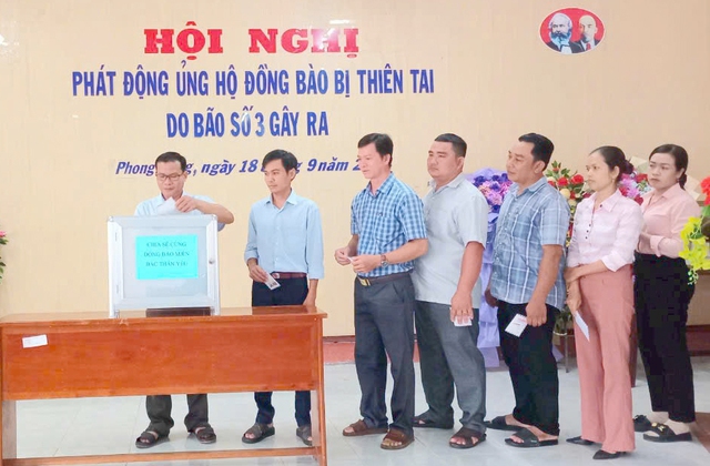 Kiên Giang: Vĩnh Thuận tiếp nhận gần 100 triệu đồng ủng hộ đồng bào miền Bắc bị thiệt hại do bão- Ảnh 2.