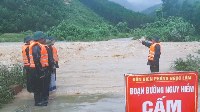 Nghệ An: Nhiều cầu tràn ở Thanh Chương bị ngập, nước chảy xiết do mưa lớn- Ảnh 4.