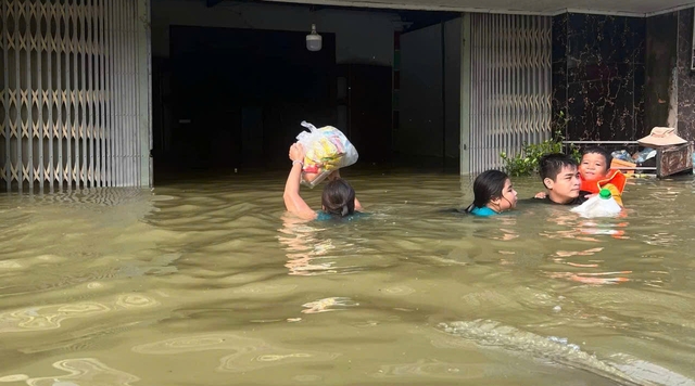 Hà Nội: Kiểm tra, rà soát, chủ động sơ tán người dân khi mưa lớn, lũ sông đang lên trở lại- Ảnh 1.