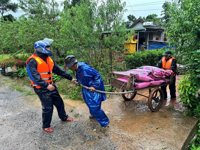 BĐBP Quảng Trị - Thừa Thiên Huế: Căng mình giúp dân ứng phó bão số 4- Ảnh 7.