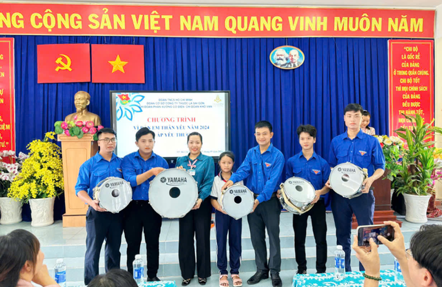 Công đoàn Công ty Thuốc lá Sài Gòn: Ấm áp Chương trình Vì đàn em năm 2024- Ảnh 2.