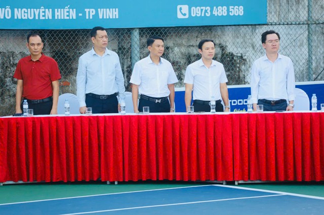 Giải Tennis báo chí Nghệ An: Bản lĩnh doanh nhân - hội tụ và tỏa sáng.- Ảnh 1.