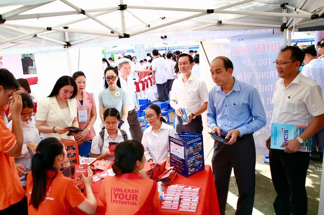 Hà Nội: Ngày hội việc làm quận Tây Hồ thu hút gần 50 đơn vị tuyển dụng- Ảnh 2.