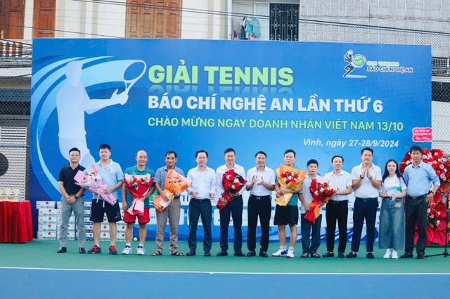 Giải Tennis Báo chí Nghệ An lần thứ 6: Gắn kết doanh nhân - báo chí- Ảnh 1.