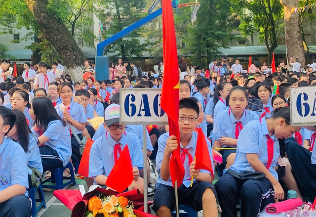 Hà Nội: Gần 2,3 triệu học sinh bước vào năm học mới- Ảnh 5.