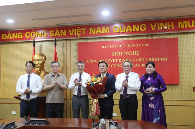 Thanh Hóa: Bí thư Tỉnh ủy Đỗ Trọng Hưng giữ chức Phó Trưởng Ban Tổ chức Trung ương- Ảnh 3. Thanh Hóa: Bí thư Tỉnh ủy Đỗ Trọng Hưng giữ chức Phó Trưởng Ban Tổ chức Trung ương- Ảnh 3.