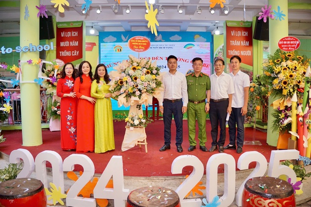 Tưng bừng “Ngày hội toàn dân đưa trẻ tới trường” tại Trường Mầm non Dịch Vọng- Ảnh 3. Tưng bừng “Ngày hội toàn dân đưa trẻ tới trường” tại Trường Mầm non Dịch Vọng- Ảnh 3.