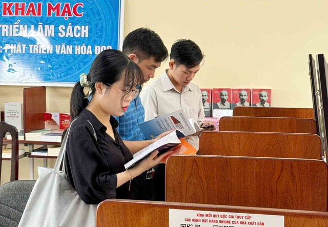 Cần Thơ: Triển lãm sách kỷ niệm Ngày truyền thống Học viện Chính trị quốc gia Hồ Chí Minh- Ảnh 3.