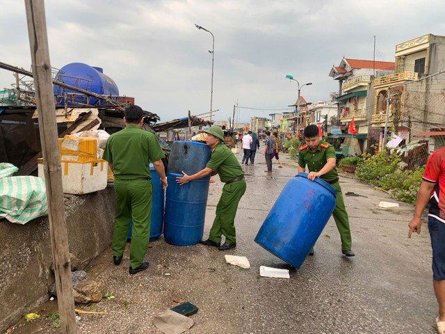 Thanh Hóa: Công an các địa phương thường trực 100% quân số ứng phó với bão số 3- Ảnh 2.