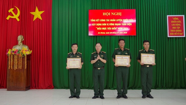 BĐBP tỉnh An Giang: Tổng kết công tác xây dựng đơn vị vững mạnh toàn diện “Mẫu mực tiêu biểu”- Ảnh 3.