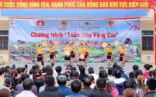 Nghệ An: “Xuân sớm vùng cao” trao quà Tết đến đồng bào dân tộc khó khăn- Ảnh 4.