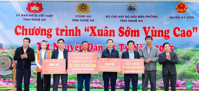 Nghệ An: “Xuân sớm vùng cao” trao quà Tết đến đồng bào dân tộc khó khăn- Ảnh 9.