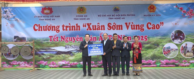 Nghệ An: “Xuân sớm vùng cao” trao quà Tết đến đồng bào dân tộc khó khăn- Ảnh 7.