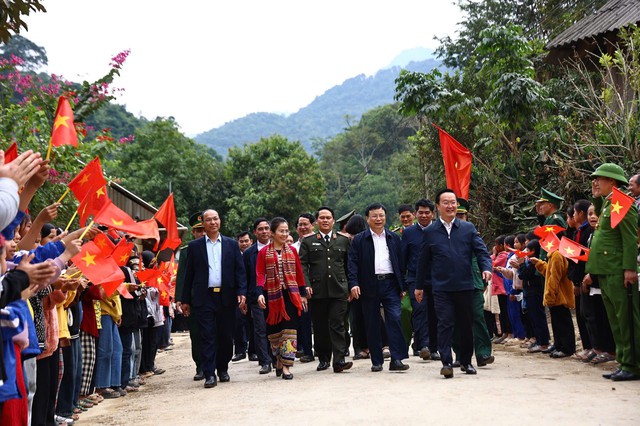 Nghệ An: “Xuân sớm vùng cao” trao quà Tết đến đồng bào dân tộc khó khăn- Ảnh 1.