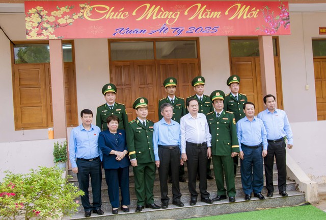 Chủ tịch Quốc hội Trần Thanh Mẫn thăm, tặng quà Tết đồng bào, chiến sĩ tại huyện Cầu Ngang, tỉnh Trà Vinh- Ảnh 7.