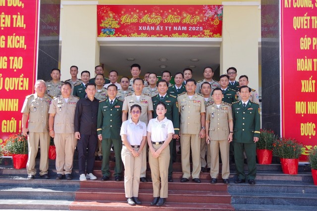 Công an tỉnh Kandal, Campuchia chúc Tết BĐBP tỉnh An Giang- Ảnh 4.