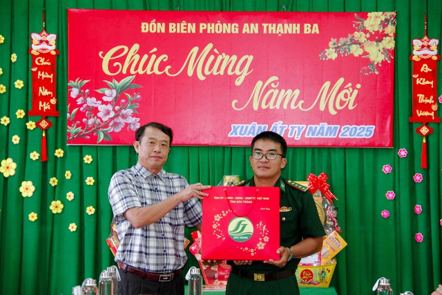 Đoàn công tác tỉnh Sóc Trăng thăm chúc tết các đơn vị Biên phòng tỉnh- Ảnh 1.