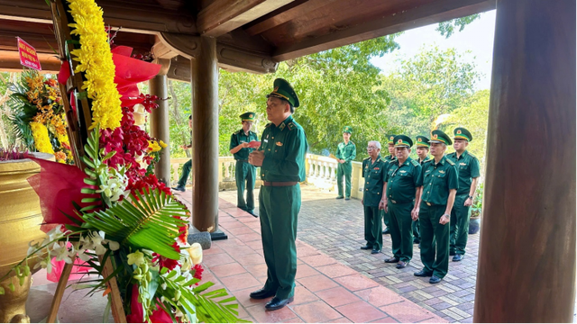 Ban Liên lạc truyền thống BĐBP TP.Hồ Chí Minh: Dâng hương tưởng nhớ các Anh hùng liệt sĩ- Ảnh 2.