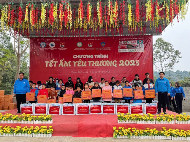 Tết ấm yêu thương ở vùng biên- Ảnh 7.