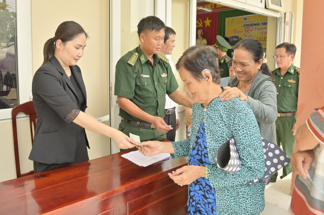 Nhiều hoạt động ý nghĩa “Xuân yêu thương, Tết chia sẻ” tại huyện biên giới Giang Thành- Ảnh 2.