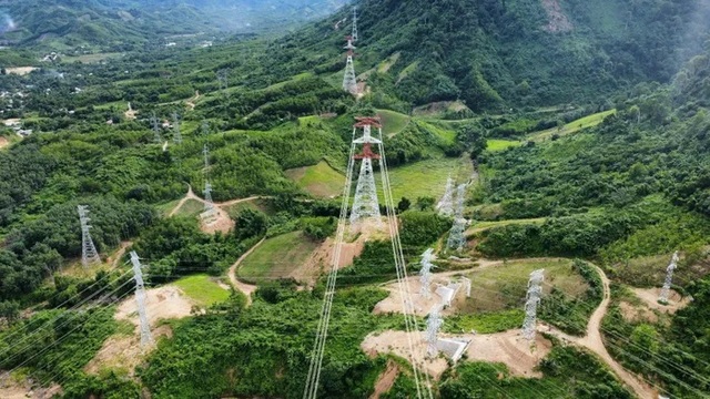 Đường dây 500kV Monsoon - Thạnh Mỹ chính thức đóng điện- Ảnh 1.