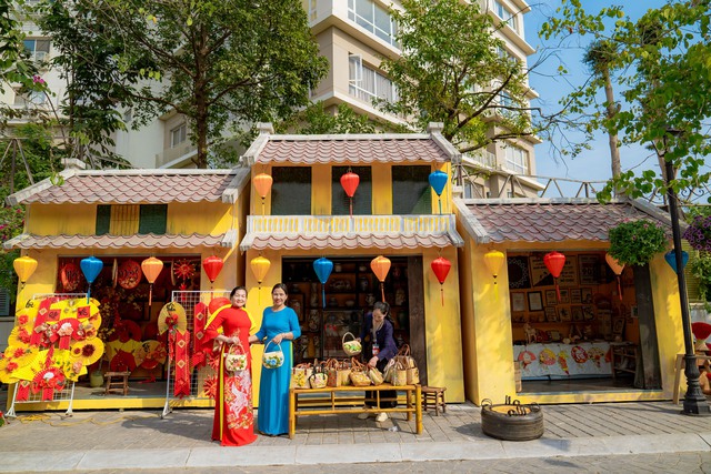 Phố đi bộ Pont De Long Bien: Điểm đến văn hóa, đánh thức giá trị truyền thống tết Việt- Ảnh 9.