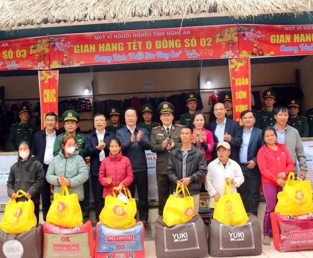 Tạp chí Doanh nghiệp và Tiếp thị: Hơn 1,6 tỷ đồng hưởng ứng chương trình “Tết vì người nghèo” tại Nghệ An.- Ảnh 4.