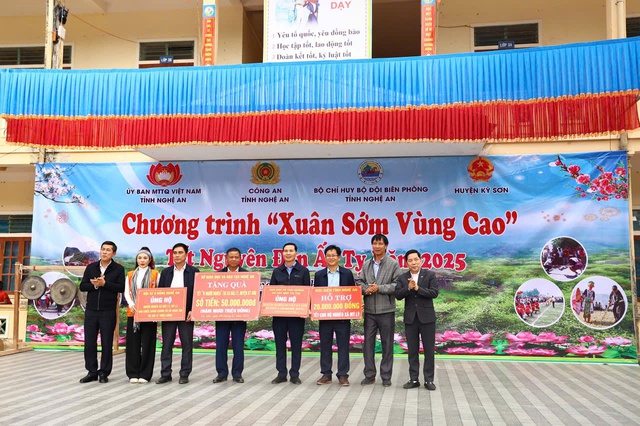 Tạp chí Doanh nghiệp và Tiếp thị: Hơn 1,6 tỷ đồng hưởng ứng chương trình “Tết vì người nghèo” tại Nghệ An.- Ảnh 3.