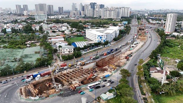 TP Hồ Chí Minh đặt mục tiêu giải ngân đầu tư công trên 100.000 tỉ đồng năm 2025- Ảnh 1.