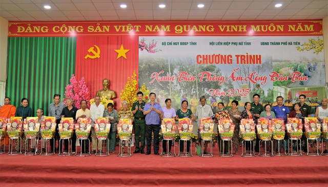 Kiên Giang: Nhiều hoạt động ý nghĩa trong chương trình “Xuân Biên phòng ấm lòng dân bản” năm 2025- Ảnh 7.