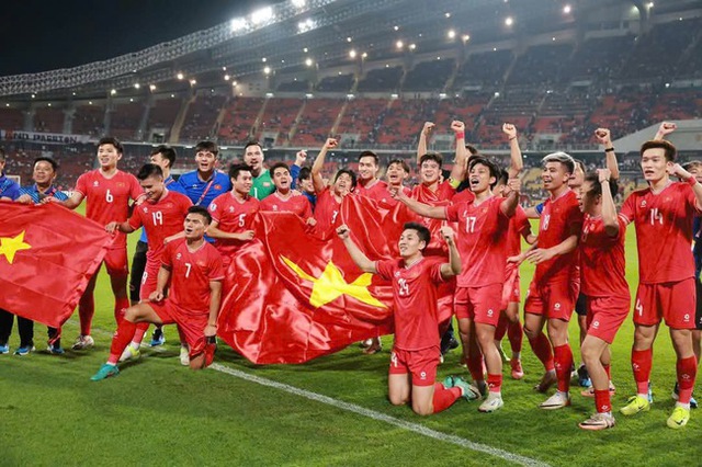 Hà Nội dành 2 tỷ đồng tặng đội tuyển bóng đá Việt Nam vô địch ASEAN Cup 2024- Ảnh 2.