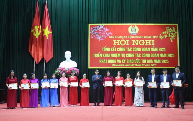 Đông Hưng: 165 tập thể, cá nhân được nhận khen thưởng của tổ chức Công đoàn- Ảnh 1.