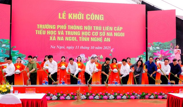Tổng Bí thư Tô Lâm dự khởi công trường nội trú kiểu mẫu vùng biên tại Nghệ An- Ảnh 3.