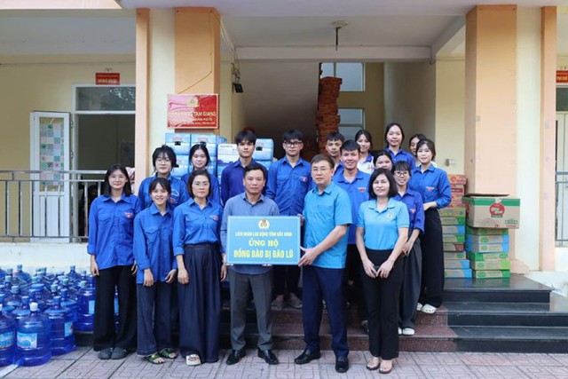 Công đoàn Bắc Ninh chia sẻ khó khăn với người dân vùng lũ- Ảnh 1. Công đoàn Bắc Ninh chia sẻ khó khăn với người dân vùng lũ- Ảnh 1.