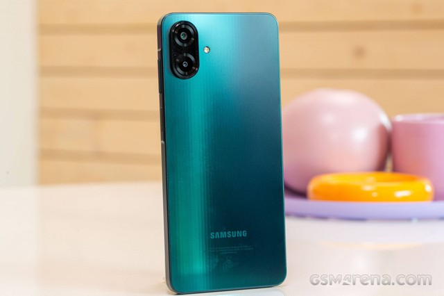 Điện thoại Samsung giá 2 triệu mới góp mặt ở Việt Nam: Màn 90Hz, pin 5.000 mAh, dùng 6 năm không lỗi thời- Ảnh 2.