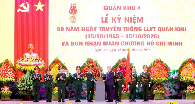 Tổng Bí thư Tô Lâm dự Lễ kỷ niệm 80 năm Ngày truyền thống Lực lượng vũ trang Quân khu 4.- Ảnh 6.