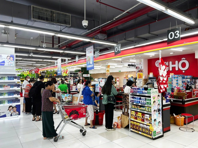 Siêu thị tung nhiều khuyến mại mừng ngày Phụ nữ Việt Nam 20/10- Ảnh 1. Siêu thị tung nhiều khuyến mại mừng ngày Phụ nữ Việt Nam 20/10- Ảnh 1.