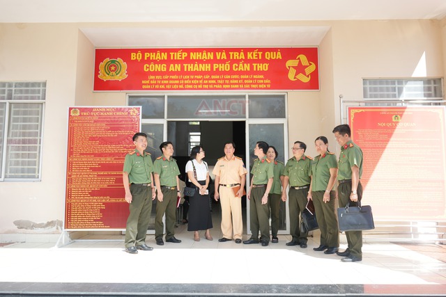 Công an TP Cần Thơ: Ra mắt Trụ sở giải quyết thủ tục cấp Phiếu lý lịch tư pháp và Giấy phép lái xe- Ảnh 1. Công an TP Cần Thơ: Ra mắt Trụ sở giải quyết thủ tục cấp Phiếu lý lịch tư pháp và Giấy phép lái xe- Ảnh 1.