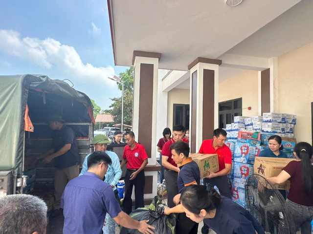 Trường Tiểu học Đoàn Thị Điểm phường Phú Thượng, trao yêu thương - nhận nụ cười- Ảnh 6.