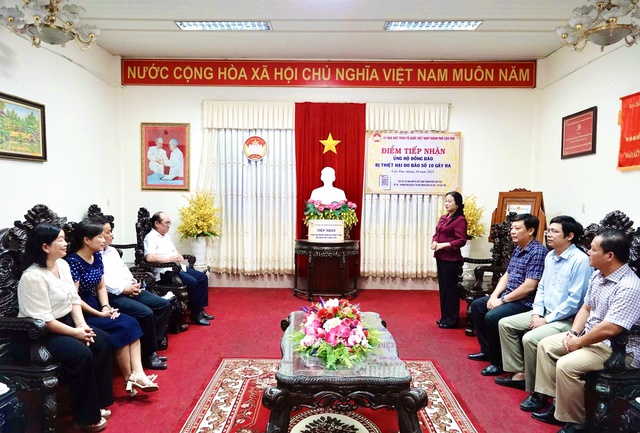 Cần Thơ tiếp nhận hơn 680 triệu đồng ủng hộ đồng bào khắc phục hậu quả của bão số 10- Ảnh 3. Cần Thơ tiếp nhận hơn 680 triệu đồng ủng hộ đồng bào khắc phục hậu quả của bão số 10- Ảnh 3.