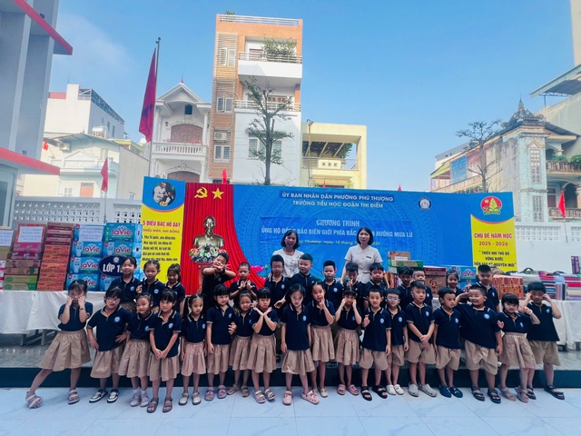 Trường Tiểu học Đoàn Thị Điểm phường Phú Thượng, trao yêu thương - nhận nụ cười- Ảnh 3.