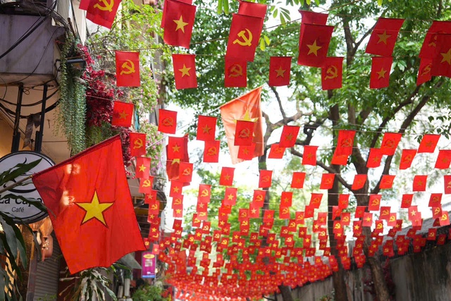 Hà Nội: Dấu ấn nhiệm kỳ 2020-2025 và khát vọng vươn tầm Thủ đô xanh - thông minh - hiện đại- Ảnh 2. Hà Nội: Dấu ấn nhiệm kỳ 2020-2025 và khát vọng vươn tầm Thủ đô xanh - thông minh - hiện đại- Ảnh 2.