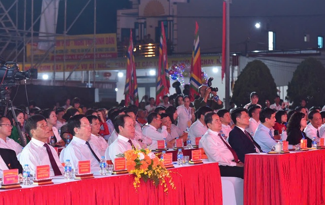 Khai hội Mùa Thu Côn Sơn - Kiếp Bạc 2025: Tôn vinh giá trị di sản - Khơi dậy khát vọng phát triển thành phố cảng trong kỷ nguyên mới- Ảnh 1. Khai hội Mùa Thu Côn Sơn - Kiếp Bạc 2025: Tôn vinh giá trị di sản - Khơi dậy khát vọng phát triển thành phố cảng trong kỷ nguyên mới- Ảnh 1.