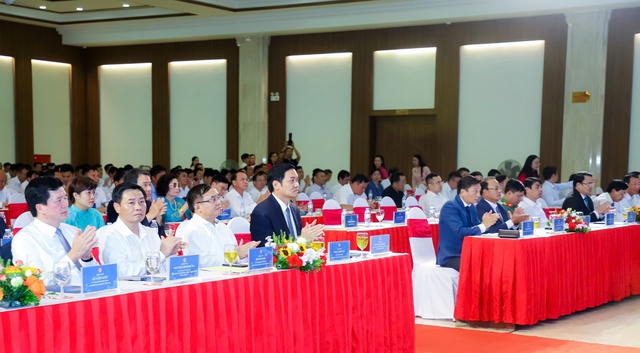 Nghệ An tôn vinh doanh nghiệp, doanh nhân tiêu biểu 2025- Ảnh 1. Nghệ An tôn vinh doanh nghiệp, doanh nhân tiêu biểu 2025- Ảnh 1.
