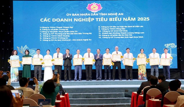 Nghệ An tôn vinh doanh nghiệp, doanh nhân tiêu biểu 2025- Ảnh 4. Nghệ An tôn vinh doanh nghiệp, doanh nhân tiêu biểu 2025- Ảnh 4.