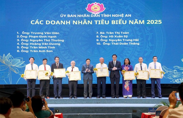 Nghệ An tôn vinh doanh nghiệp, doanh nhân tiêu biểu 2025- Ảnh 3. Nghệ An tôn vinh doanh nghiệp, doanh nhân tiêu biểu 2025- Ảnh 3.