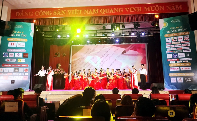 Spotlight 2025: Adastra - Đêm nhạc hội tặng sinh viên Khoa Tuyên truyền- Ảnh 1. Spotlight 2025: Adastra - Đêm nhạc hội tặng sinh viên Khoa Tuyên truyền- Ảnh 1.