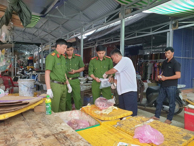 Cần Thơ: Phát hiện vụ giết mổ và mua bán thịt nhiễm tả heo châu Phi- Ảnh 1. Cần Thơ: Phát hiện vụ giết mổ và mua bán thịt nhiễm tả heo châu Phi- Ảnh 1.