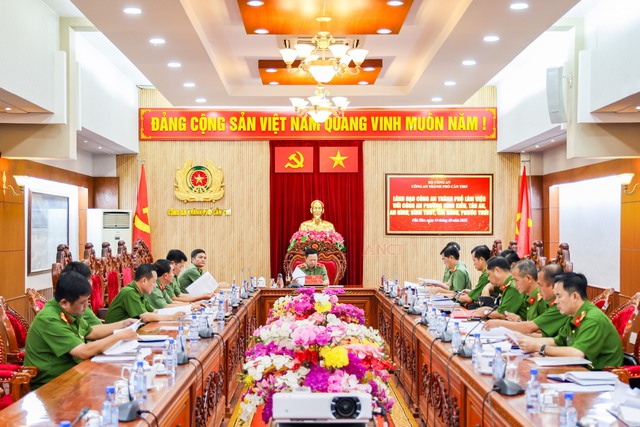 Giám đốc Công an TP Cần Thơ làm việc với Công an 6 phường về thực hiện nhiệm vụ năm 2025- Ảnh 1. Giám đốc Công an TP Cần Thơ làm việc với Công an 6 phường về thực hiện nhiệm vụ năm 2025- Ảnh 1.